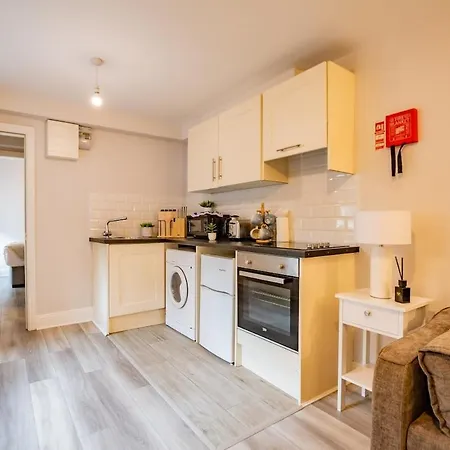 Cozy One Bedroom - Walk To Center Appartement