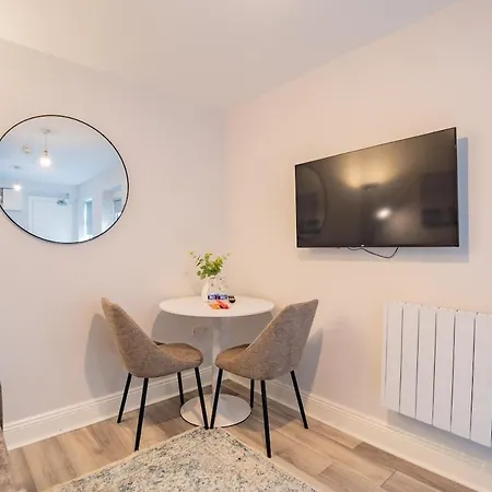 Cozy One Bedroom - Walk To Center Appartement *
